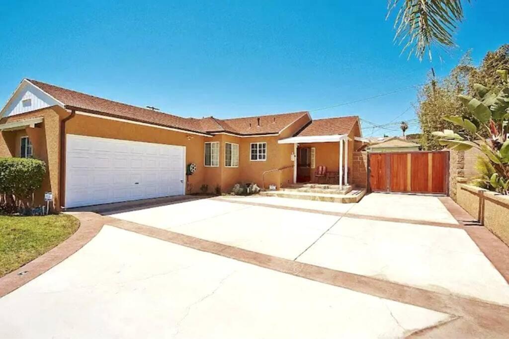 Villa 3 Bedroom + Near Venice + Redecorated + Backyard With Bbq Los Angeles