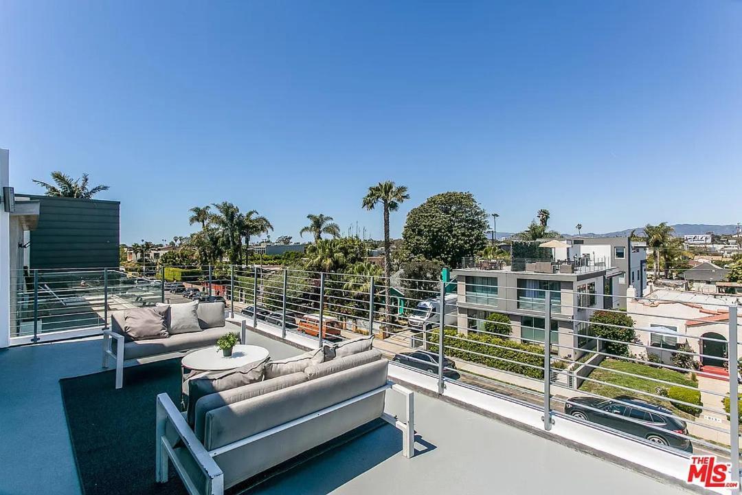 Apartment Brooks Los Angeles