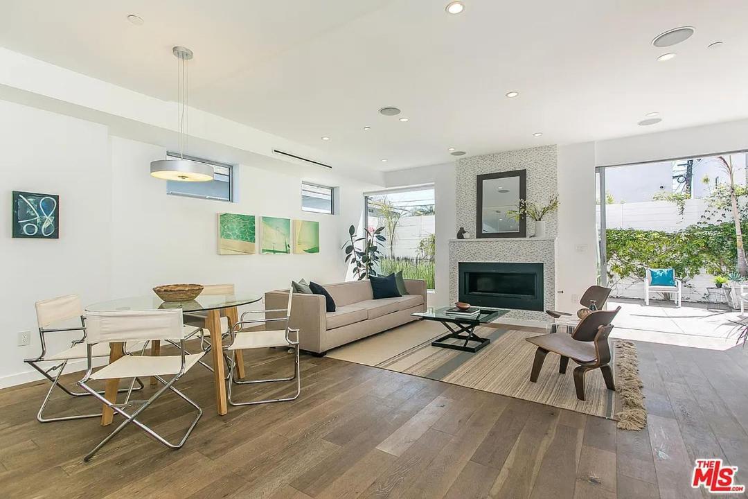 Brooks Apartment Los Angeles