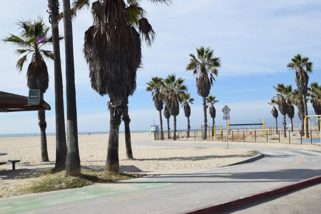 By The Ocean In Venice Villa