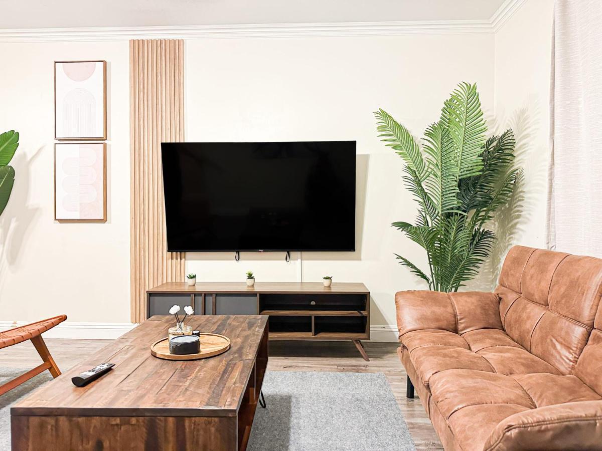 Charming 4 Bedroom Oasis In - Rog-ct * Los Angeles