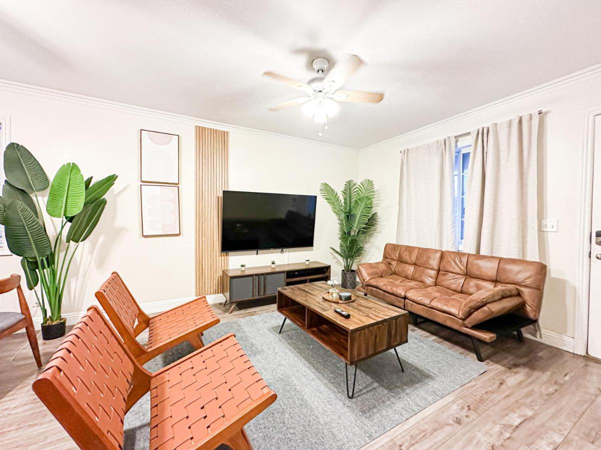 Charming 4 Bedroom Oasis In - Rog-ct Los Angeles