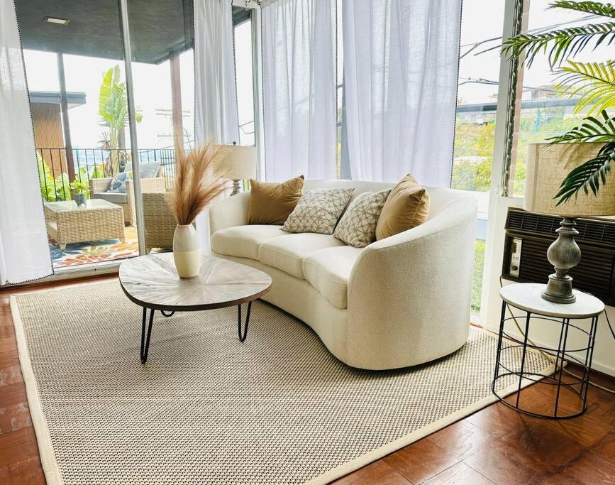Urban Oasis: Stylish Mid-century In Weho Los Angeles