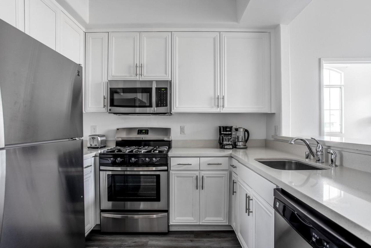 West La 2br W Rooftop Courtyard Lax-1055 Apartment *