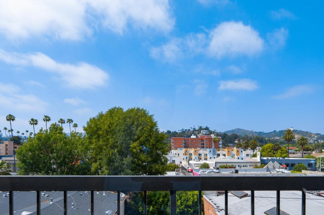 Universal 8 Min Drive Two Bedroom With Free Parking Apartment
