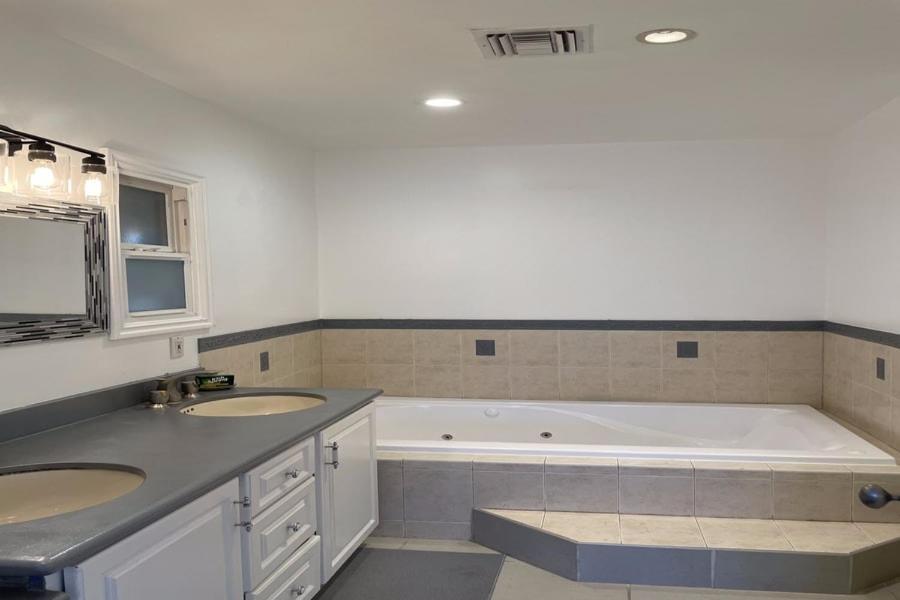 Holiday home 2 Bedroom In Beverly Hills With Jacuzzi