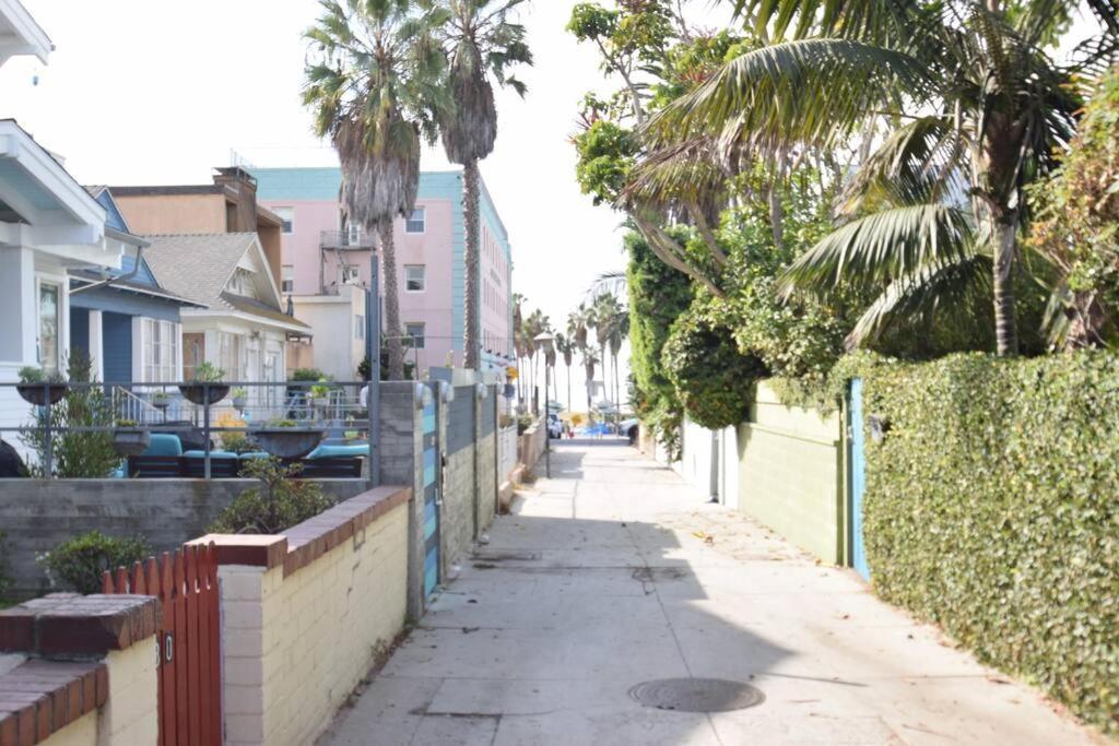 By The Ocean In Venice Villa