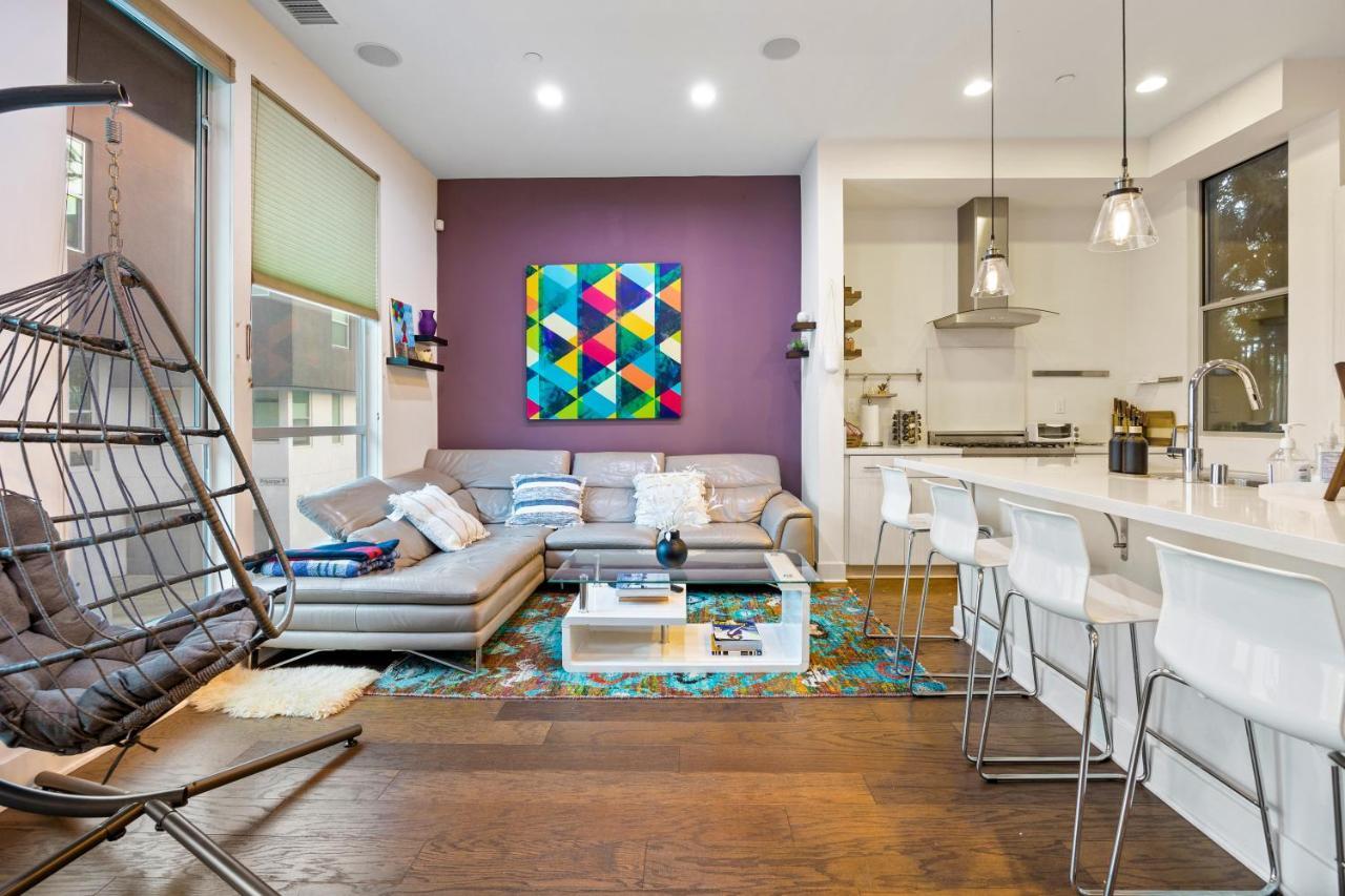 Villa Chic Silver Oasis With Breathtaking Skyline Views, Private Rooftop & Garage
