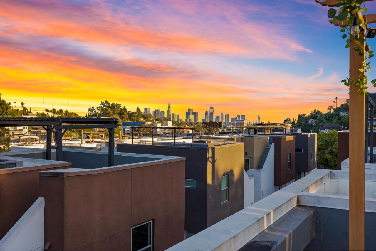 Villa Chic Silver Oasis With Breathtaking Skyline Views, Private Rooftop & Garage
