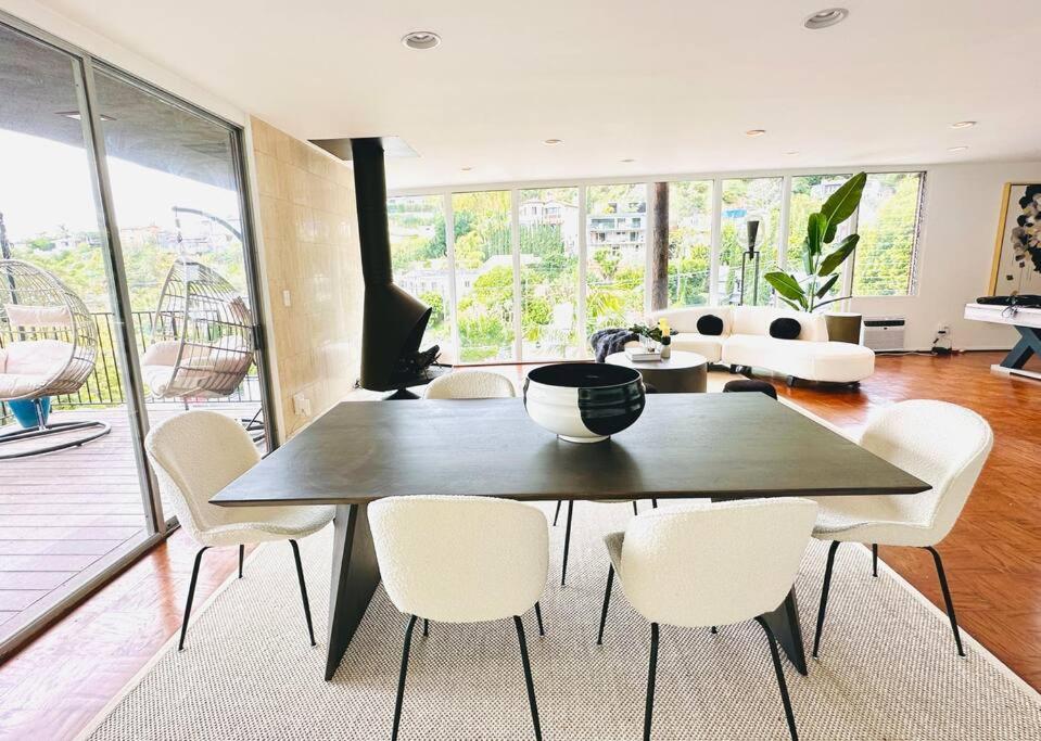 Urban Oasis: Stylish Mid-century In Weho Holiday home *