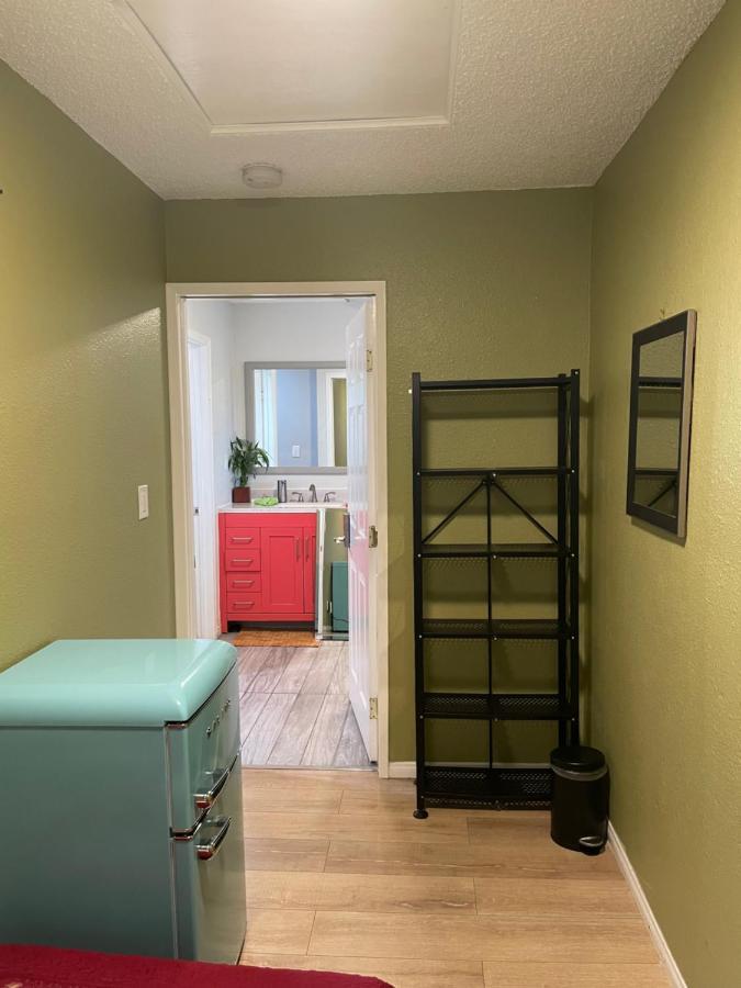 Small Private In With Free Strong Wifi!!! Los Angeles