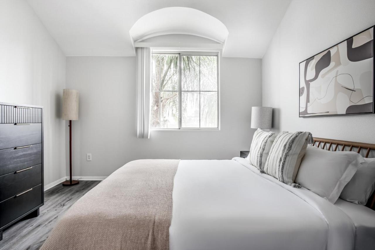 West La 2br W Rooftop Courtyard Lax-1055 *