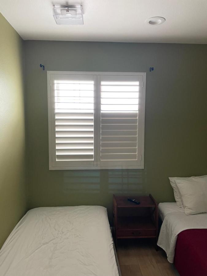 Hollywood View Private With Amenities Homestay