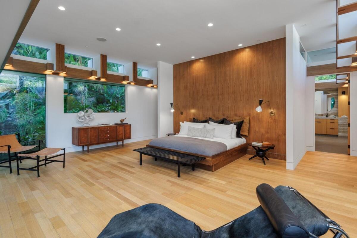 Loma Vista Modern Holiday home