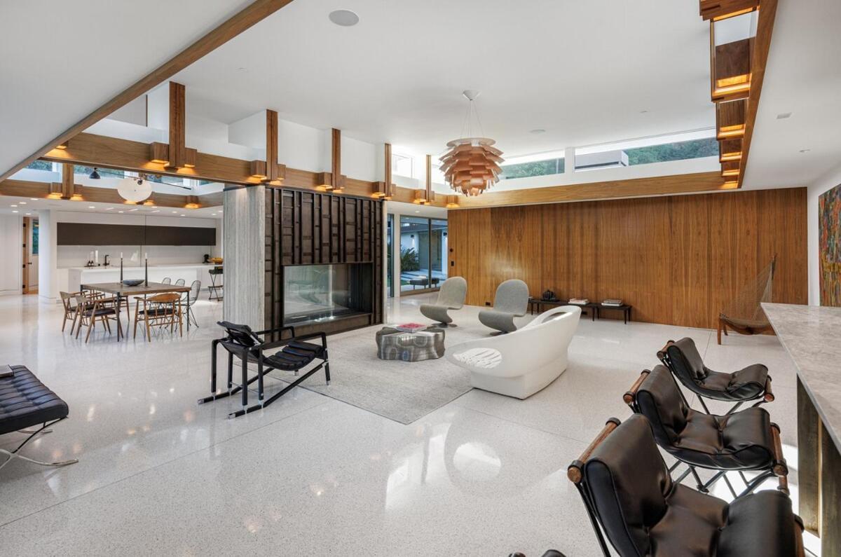 Loma Vista Modern Holiday home