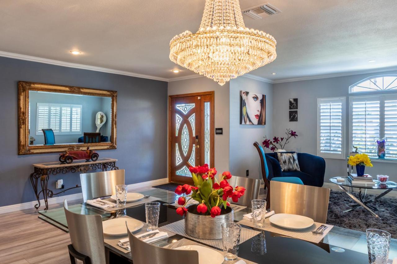 Stunning, Quiet Pvt Luxe Home! King Bed, Jacuzzi, Fire Pit, Bbq! Beautiful! Villa