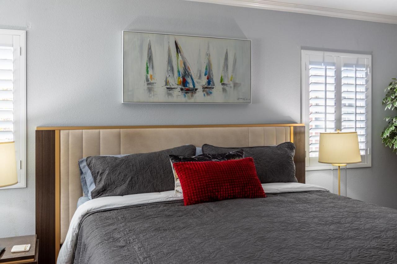 Stunning, Quiet Pvt Luxe Home! King Bed, Jacuzzi, Fire Pit, Bbq! Beautiful! Villa Los Angeles