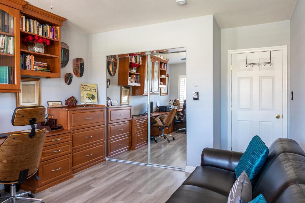 Villa Stunning, Quiet Pvt Luxe Home! King Bed, Jacuzzi, Fire Pit, Bbq! Beautiful!