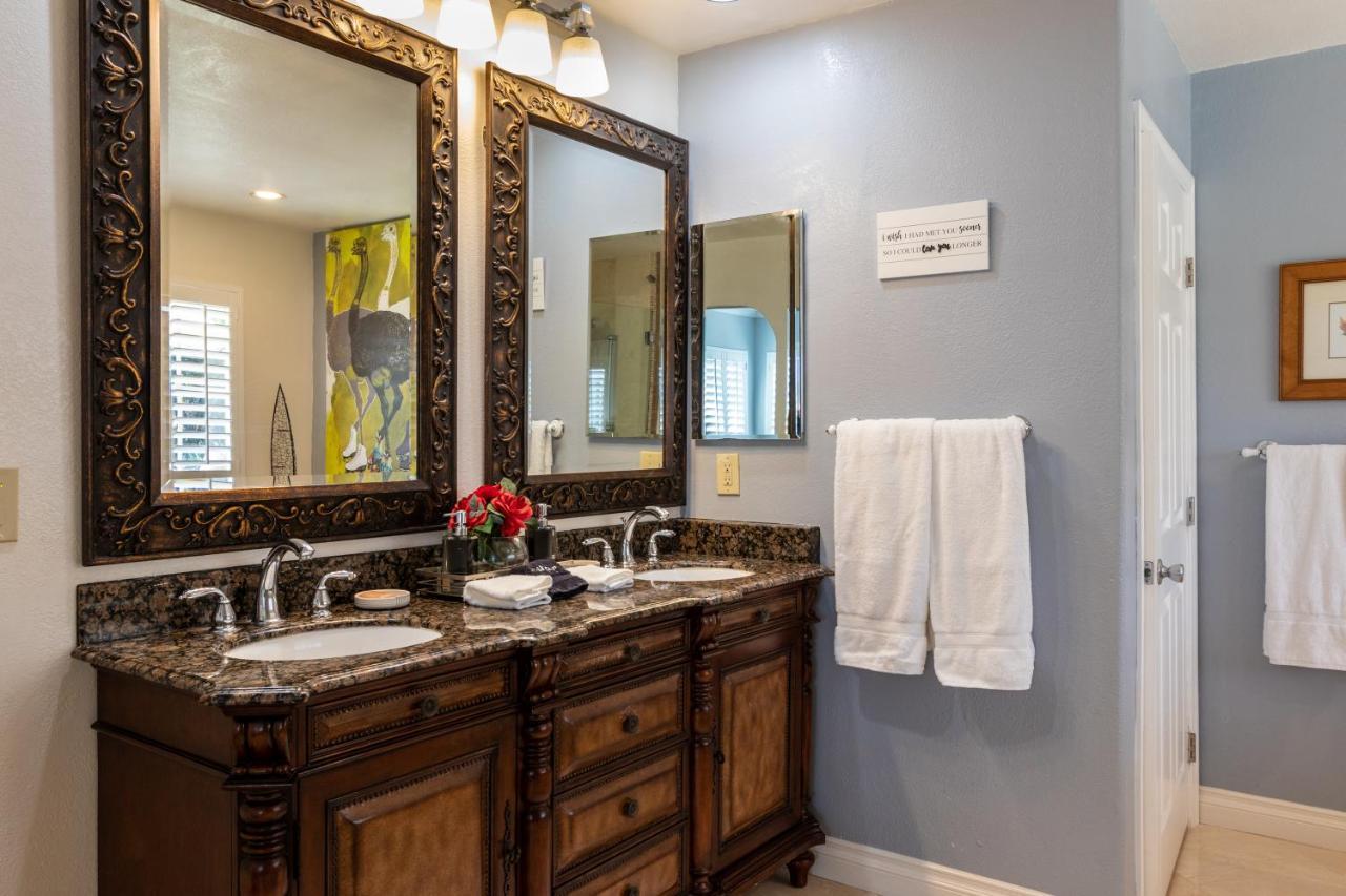 Stunning, Quiet Pvt Luxe Home! King Bed, Jacuzzi, Fire Pit, Bbq! Beautiful! * Los Angeles