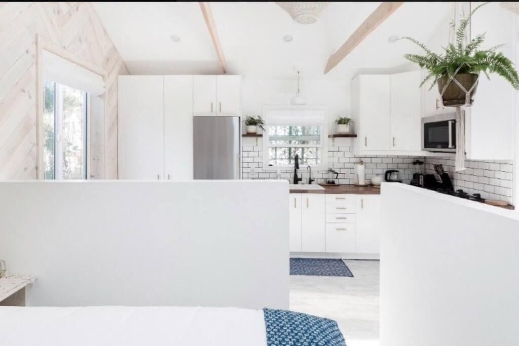 Venice Beach From Stunning Casita Indigo Studio *