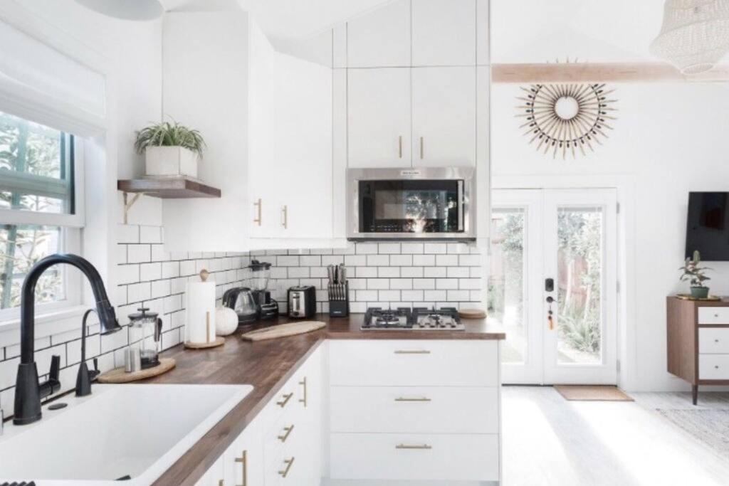 Venice Beach From Stunning Casita Indigo Studio Holiday home