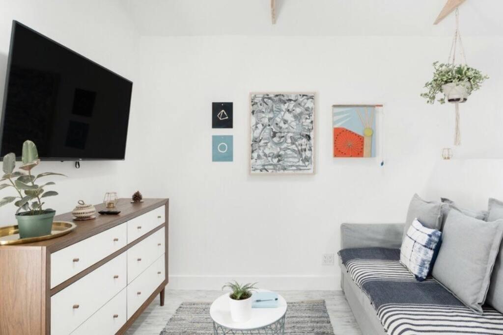 Venice Beach From Stunning Casita Indigo Studio Holiday home *