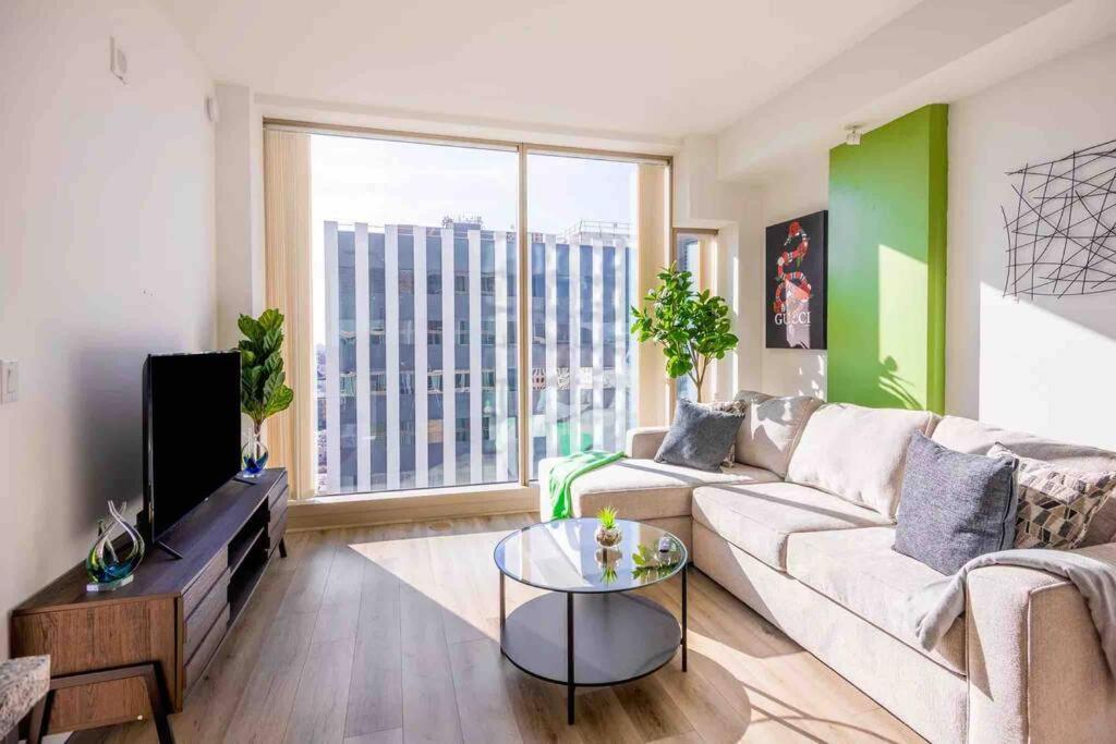 Apartment Luxury High Rise Amazlng Views & Secured Parking Los Angeles