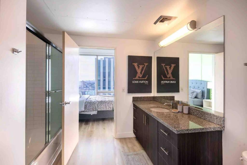 Luxury High Rise Amazlng Views & Secured Parking