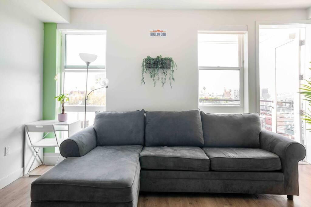 Apartment Deluxe W Balcony On Hollywood Walk Of Fame Los Angeles