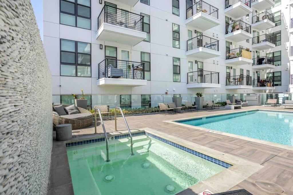 Apartment Deluxe W Balcony On Hollywood Walk Of Fame *