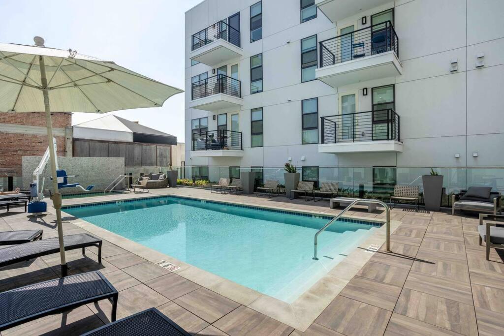 Deluxe W Balcony On Hollywood Walk Of Fame