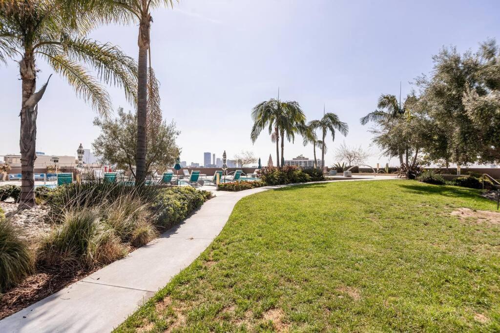 Apartment Luxury High Rise Amazlng Views & Secured Parking