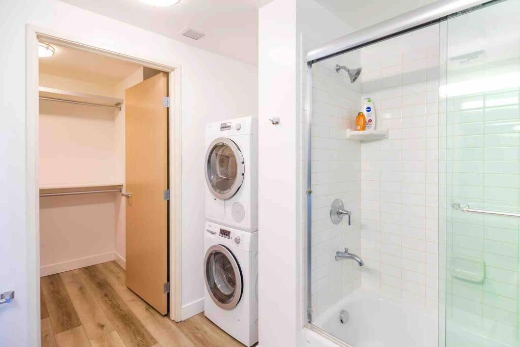 Luxury High Rise Amazlng Views & Secured Parking Los Angeles