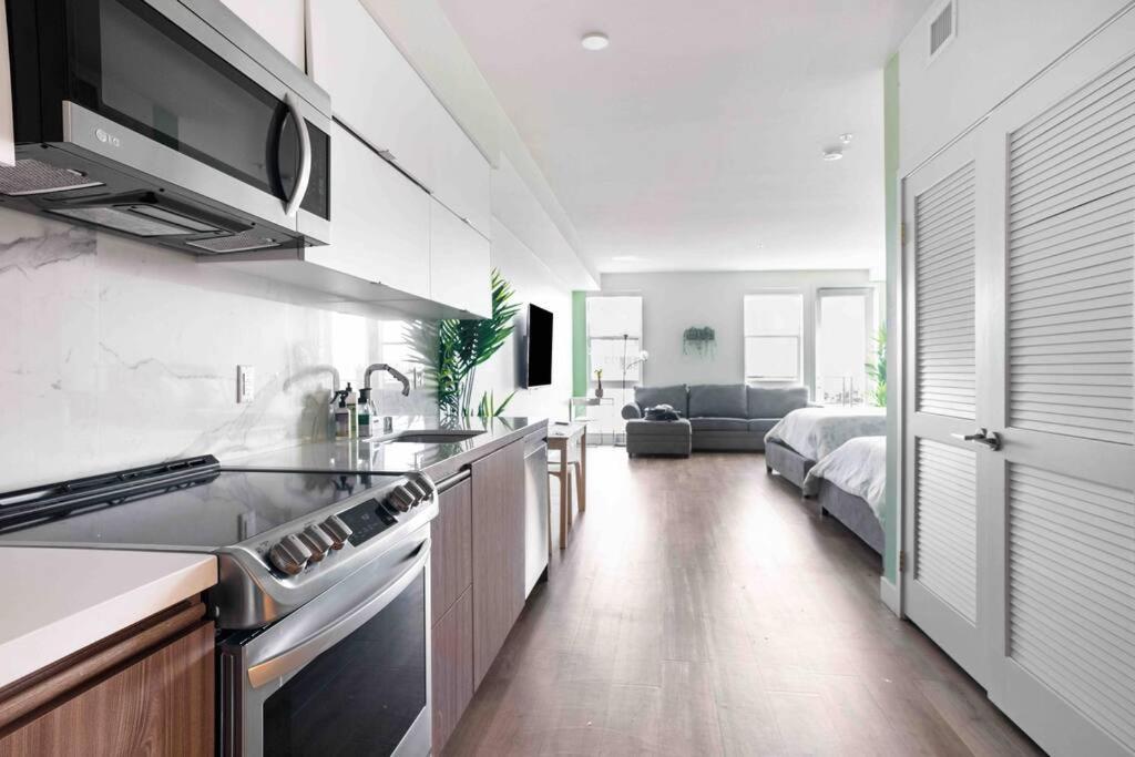 Deluxe W Balcony On Hollywood Walk Of Fame *