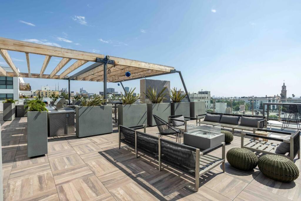 Apartment Deluxe W Balcony On Hollywood Walk Of Fame