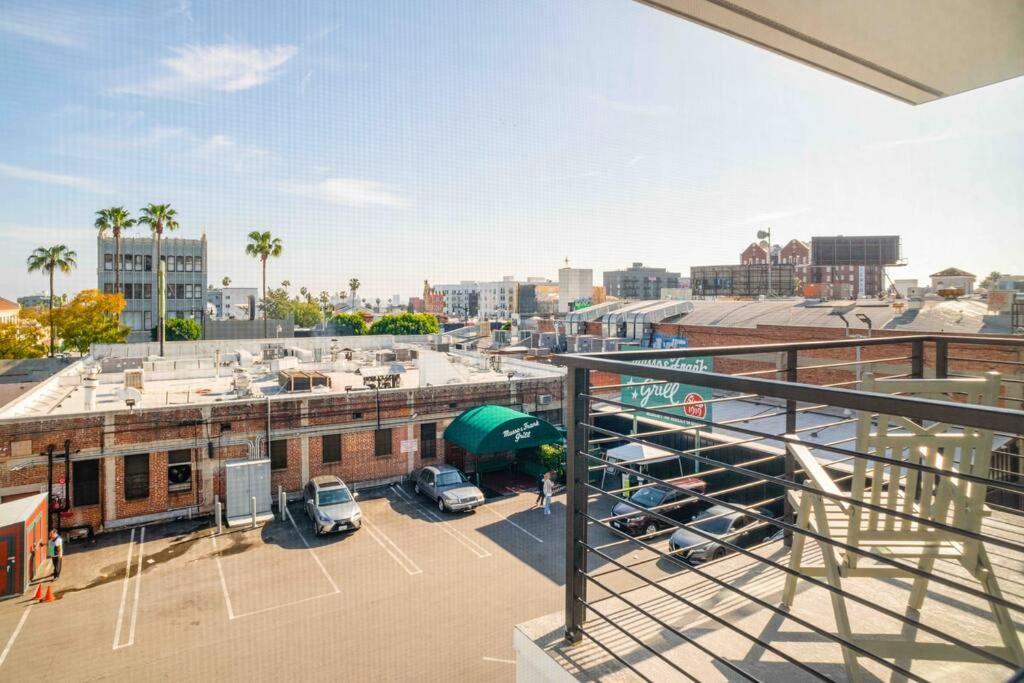 Deluxe W Balcony On Hollywood Walk Of Fame Apartment Los Angeles