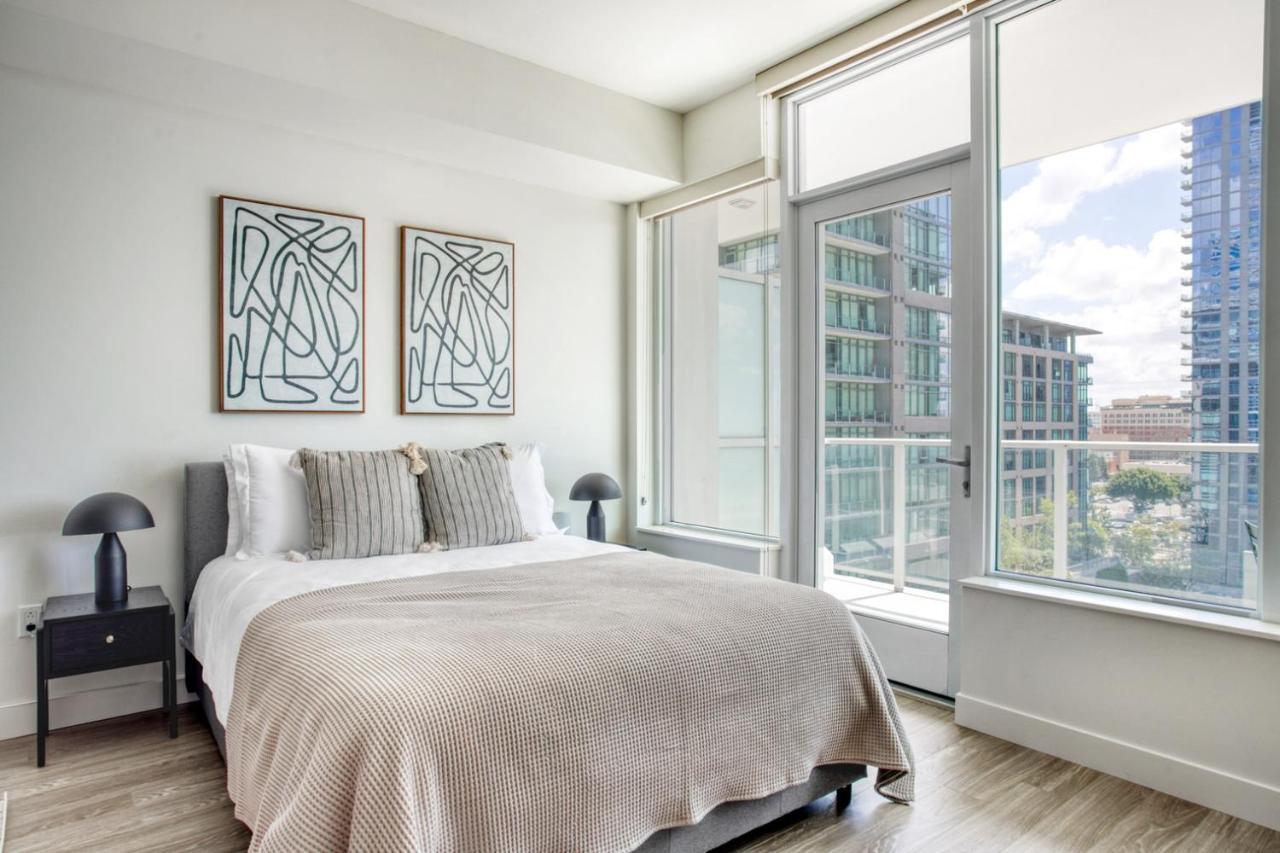 Apartment Downtown W Roof Pool Gym Nr 110 Lax-733 Los Angeles