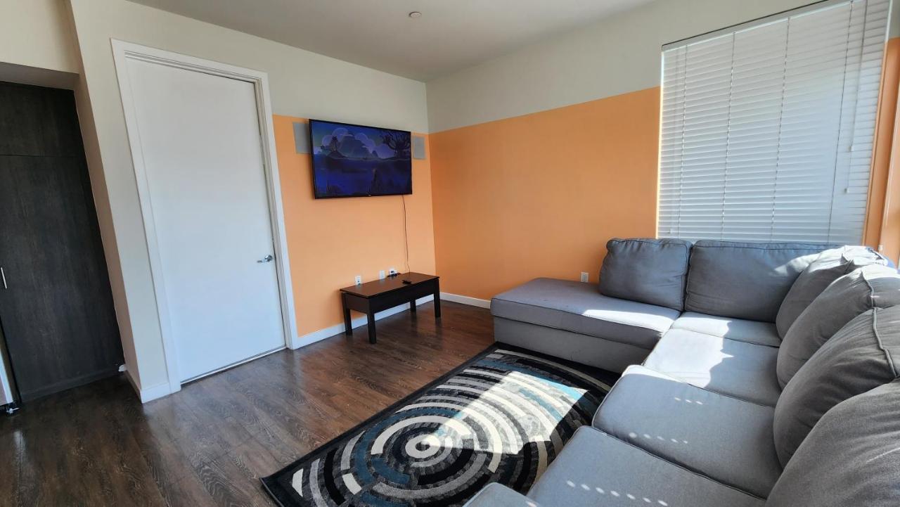 Beautiful Cozy In Downtown Angeles Apartment *