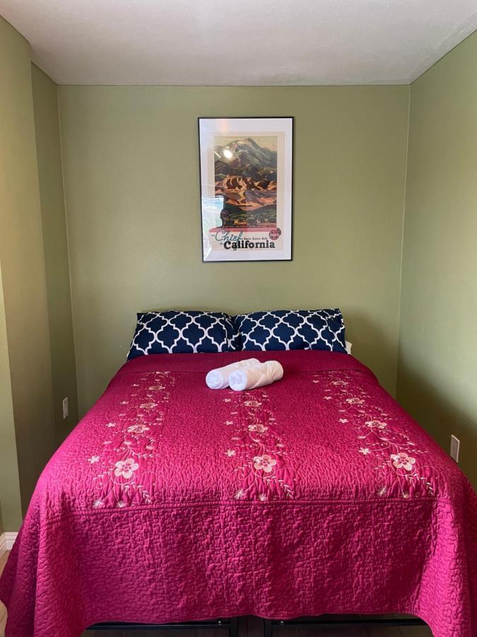 Private In Angeles With Wifi, Tv, And View Of Hollywood Sign & Shared Kitchen * Los Angeles