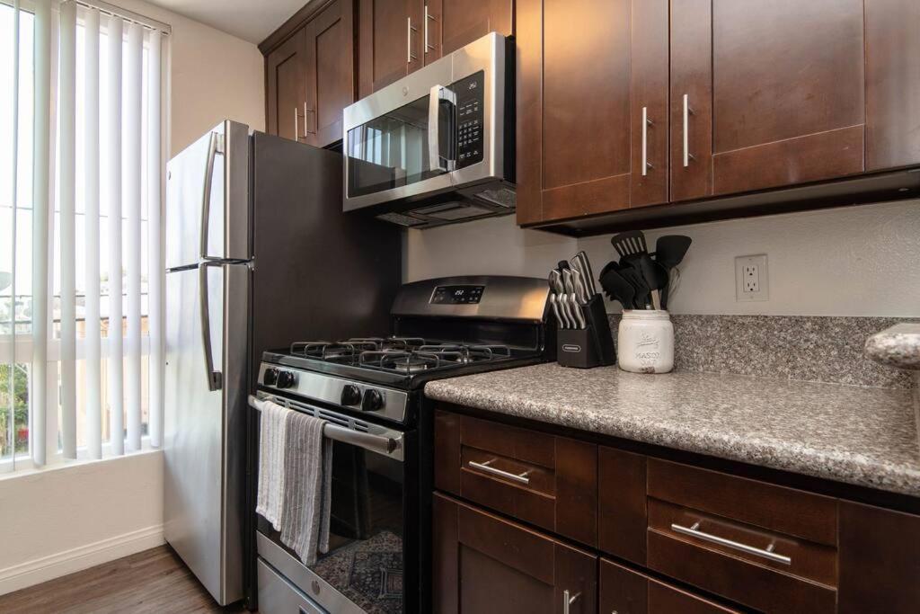 Hollywood 2bed Apt W Rooftop Pool & Panoramic View 211 * Los Angeles