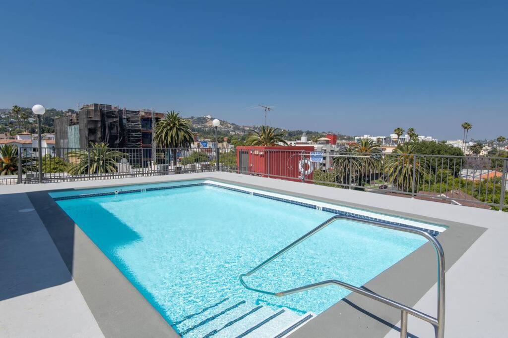 Hollywood 2bed Apt W Rooftop Pool & Panoramic View 211 * Los Angeles