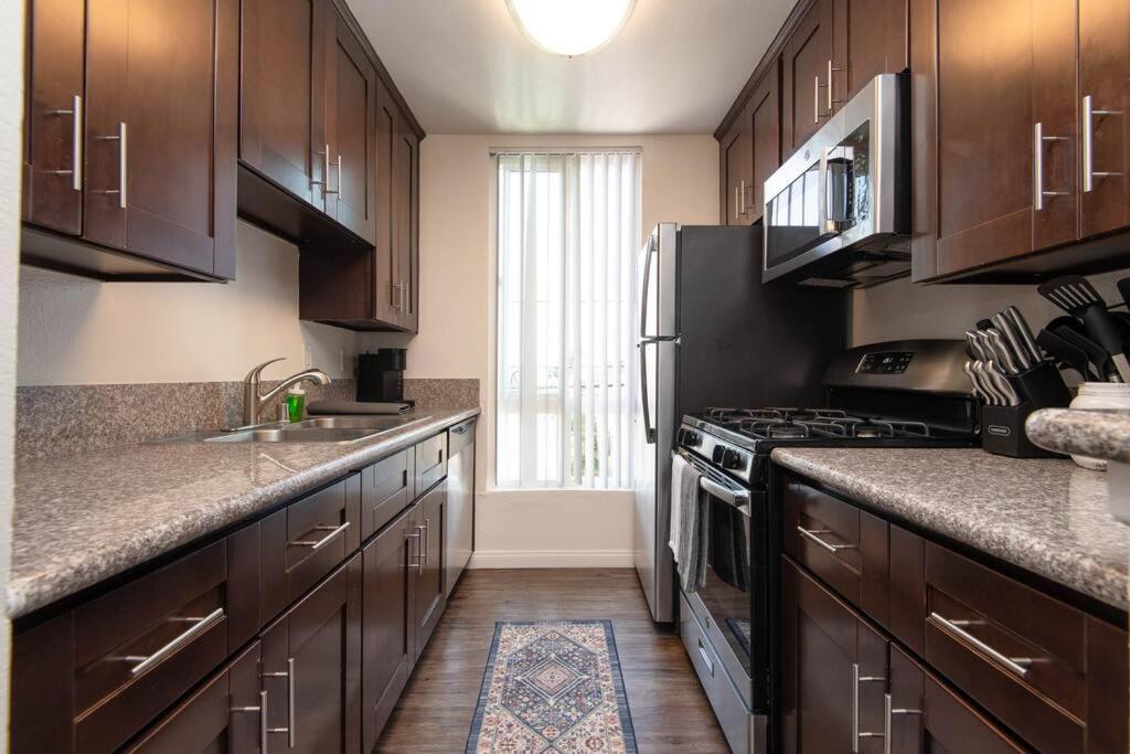 Hollywood 2bed Apt W Rooftop Pool & Panoramic View 211 *