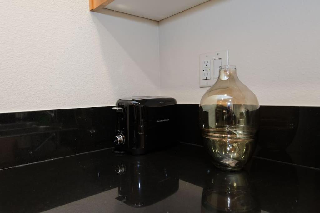 Hollywood 2bed Apt W Rooftop Pool & Panoramic View 211 * Los Angeles