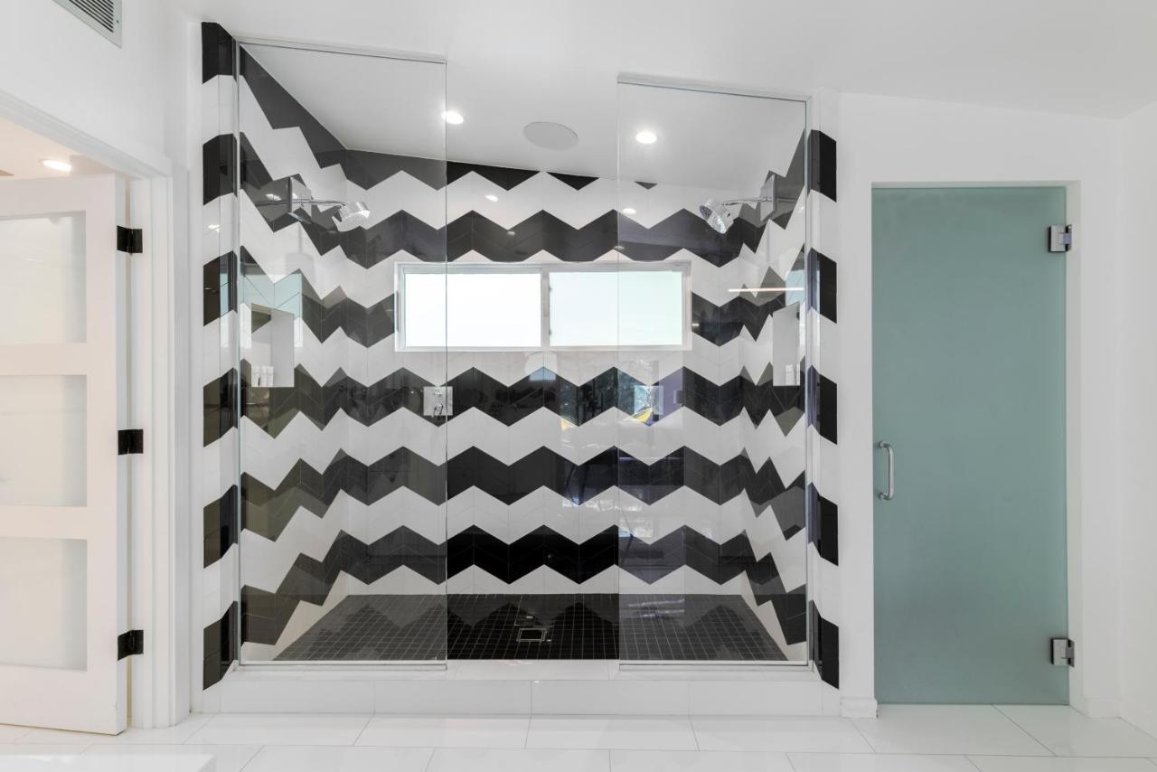 $3m Modern Hollywood New Construction Oasis Holiday home Los Angeles