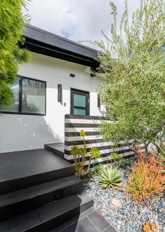Holiday home $3m Modern Hollywood New Construction Oasis Los Angeles