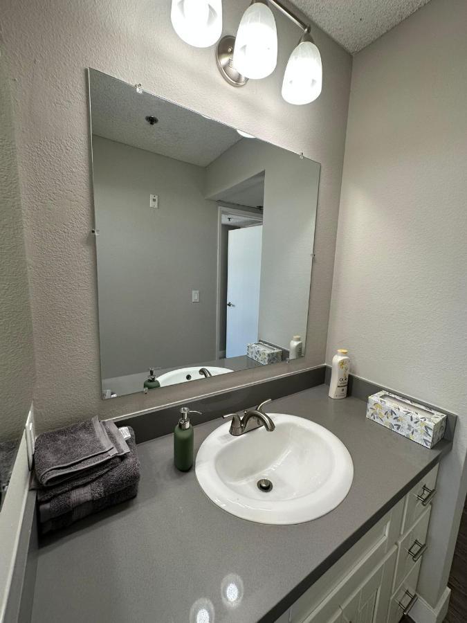 Universal 8 Min Drive Two Bedroom With Free Parking Los Angeles