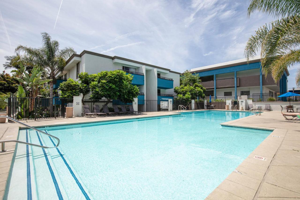 Westside 1br W Pool Gym Bball Tennis Courts Lax-85 *