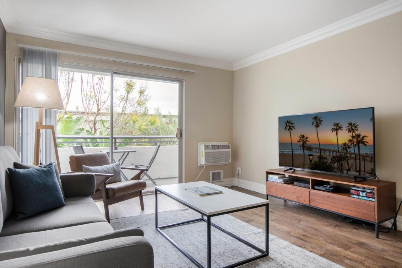 Westside 1br W Pool Gym Bball Tennis Courts Lax-85 *