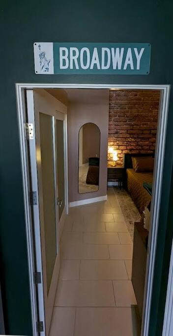 Nyc Styled Loft In Dtla, Sleeps 4 With Free Parking! *