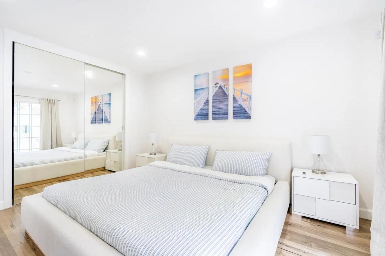 Holiday home New Luxury Entertaining House With Pool Sauna Tesla Charger Pets Los Angeles